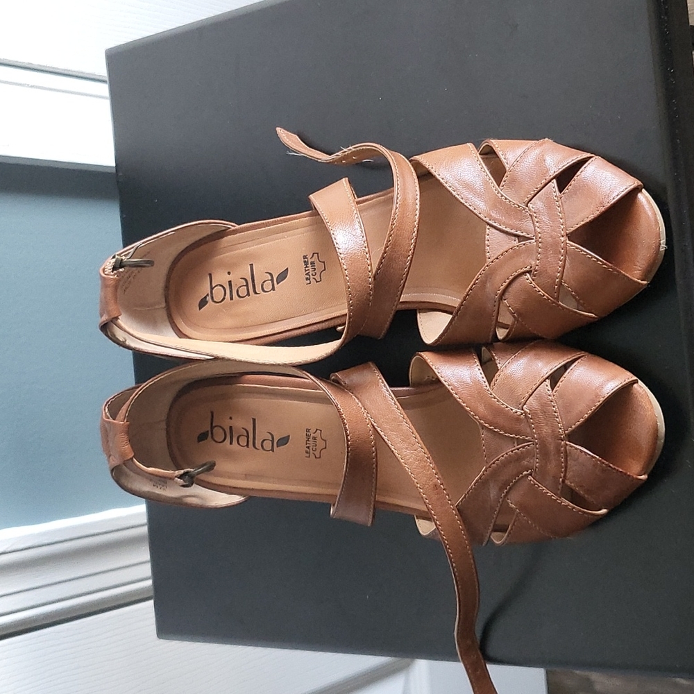 Open toe shoe